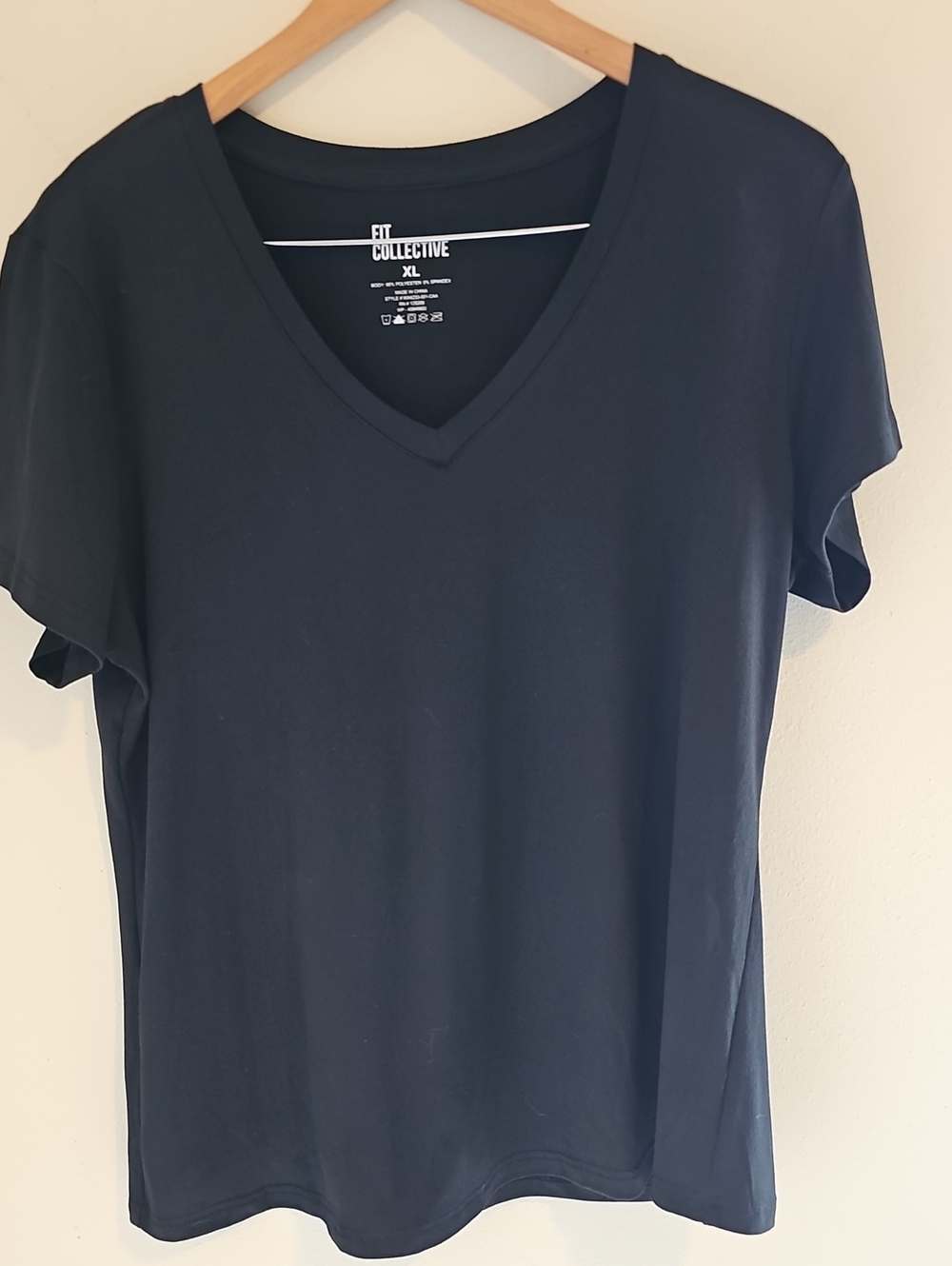 Fit Collective V-Neck Tee Womens Size XL Black Activewear WX4233-001-CAA Spandex